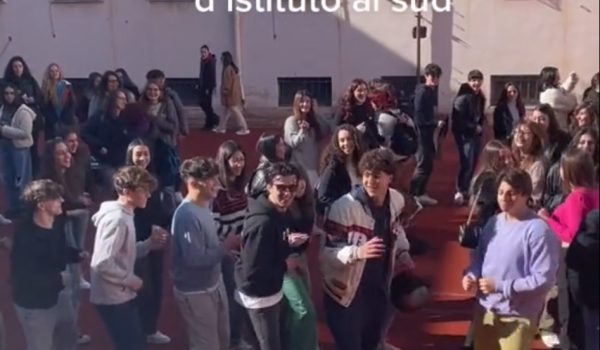 Messina: il liceo Archimede “balla” sulle note di “Bellissima” e il video diventa virale