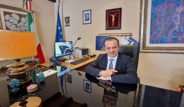 Taormina, De Luca: «Non mi insedierò nel Consiglio di Amministrazione della Fondazione Taormina Arte»