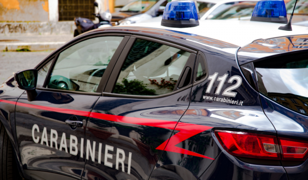 Una serra casalinga per produrre marijuana ai fini di spaccio: arrestati dai carabinieri di Taormina