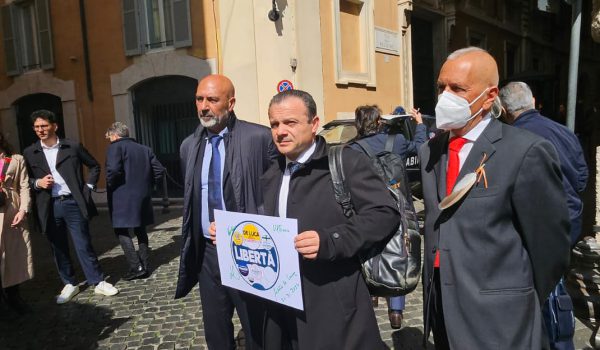 Cateno de Luca candida alle Europee il capitano Ultimo e l’ex sindaco di Amatrice Pirozzi/FOTO