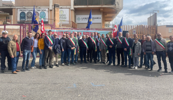 Soppressione delle corse AST, a Santa Teresa di Riva sit-in dei sindaci