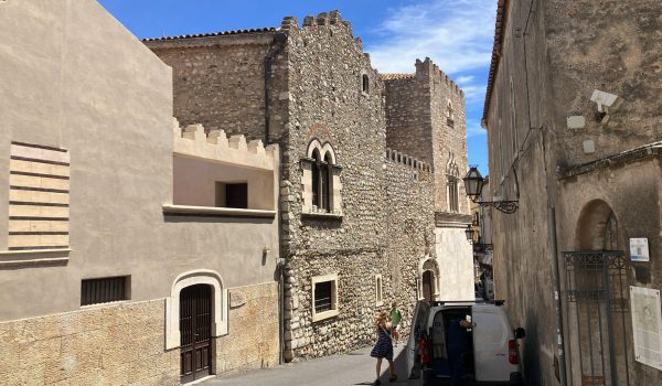Taormina: decisi nuovi interventi per il completamento del Palazzo Corvaja