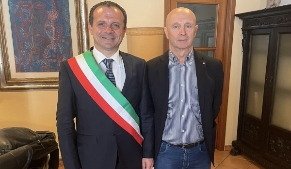 Taormina: l’assessore Lo Monaco rimette il mandato, ma il suo posto in giunta non sarebbe a rischio
